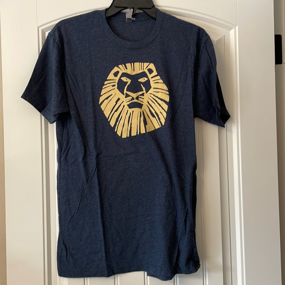 Lion king T-shirt. Medium.